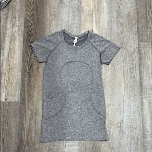 Lululemon Grey Short Sleeve Active Tee